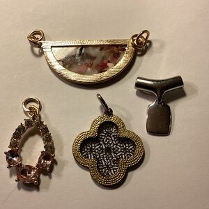 Lot of 4 pendants